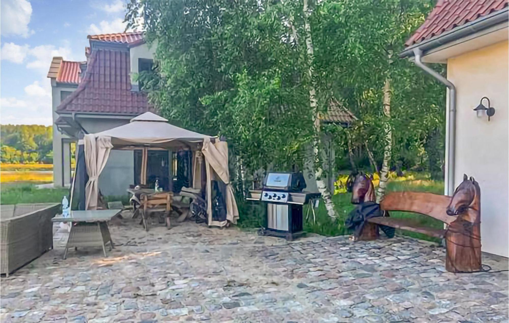 Amazing Home In Gniewino With Kitchen Dış mekan fotoğraf